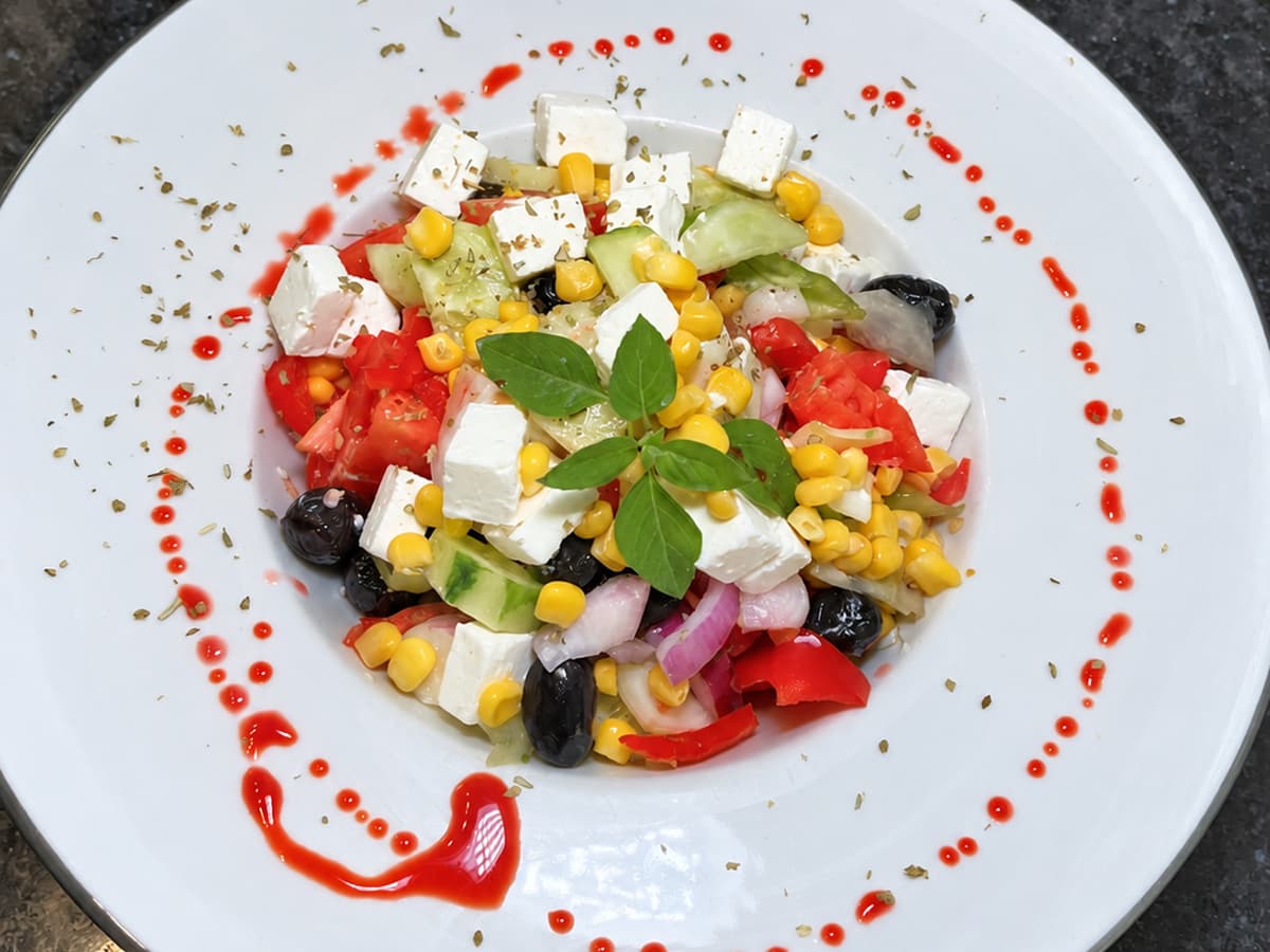 Akdeniz Salatası