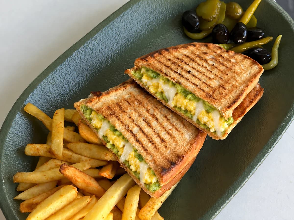 Avokadolu Tost