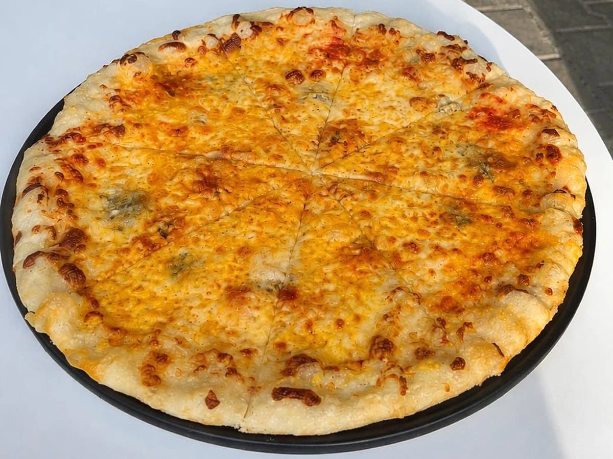 Dört Peynirli Pizza