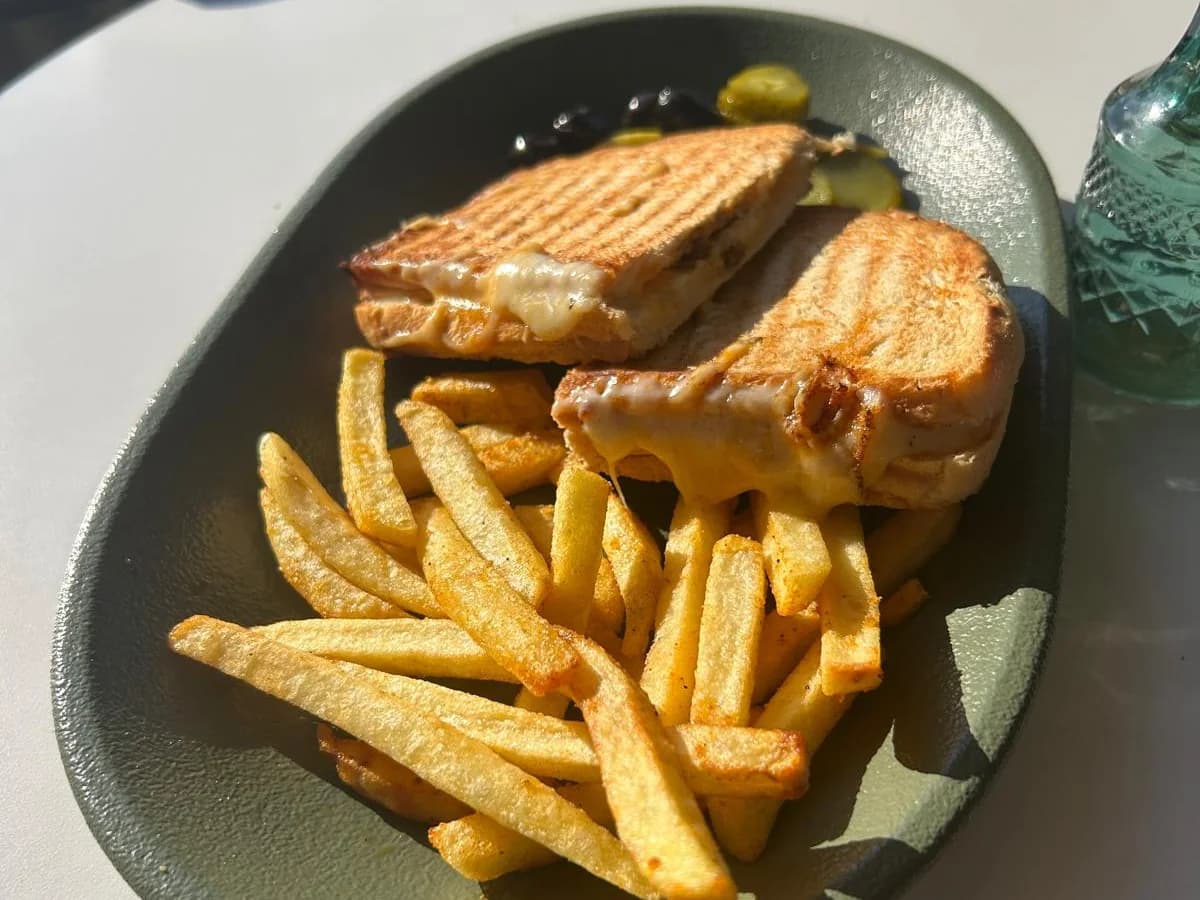 4 Peynirli Tost