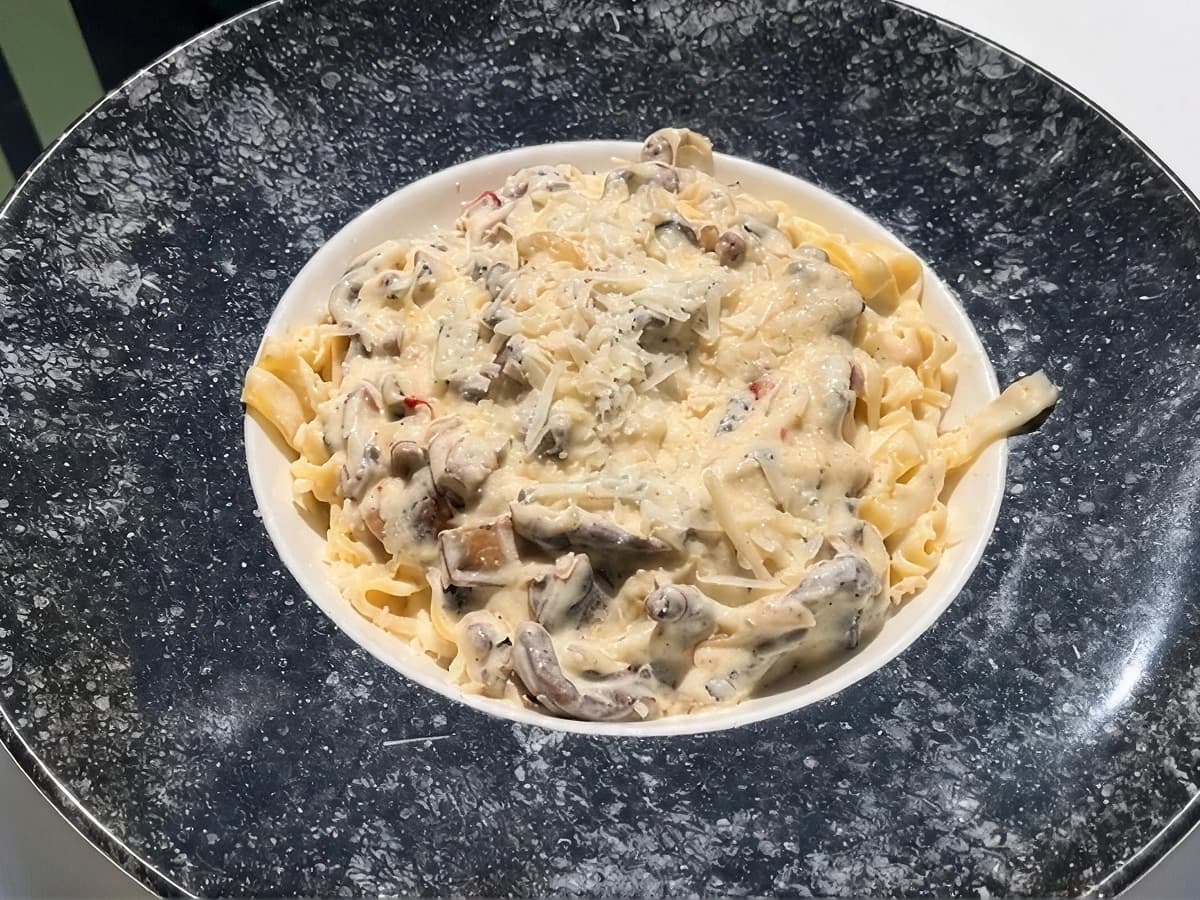 Tavuk & Mantar Kremalı Makarna